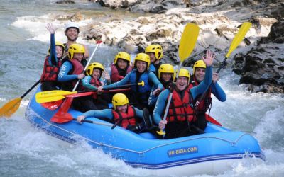 Groupe rafting dans le Pays Basque